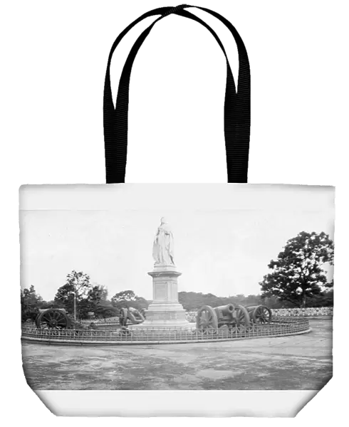 RSR 2  /  6th Battalion, Queen Victoria statue, Bangalore, 1916