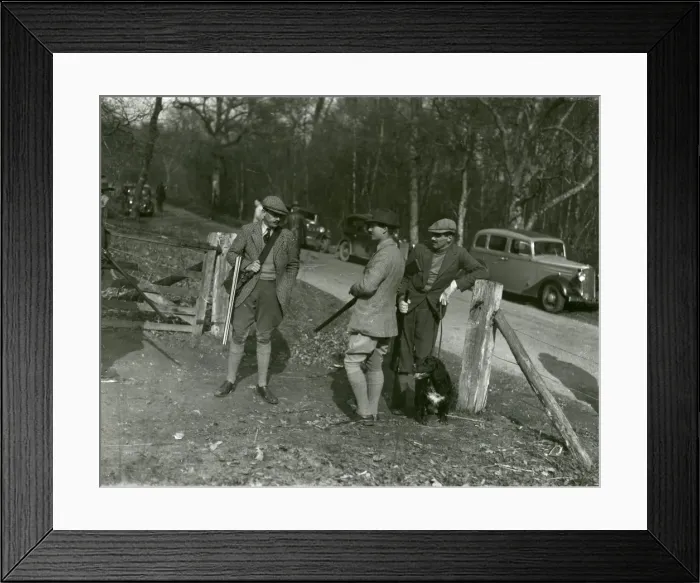 Framed Print : Deer hunters in West Sussex, February 1938 Framed Print : Deer hunters in West Sussex, February 1938