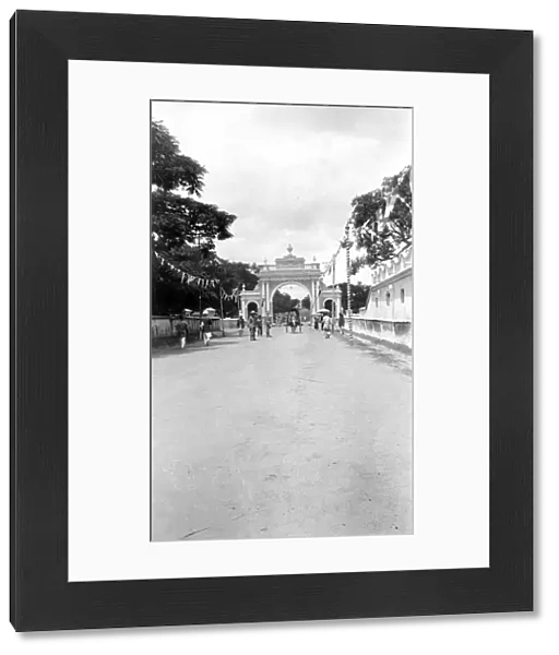 RSR 2  /  6th Battalion, Entrance to Curzon Park & Government House, Mysore 1916