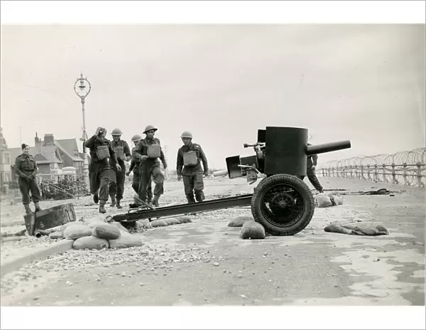 Gun Crew on the Esplanade, Bognor Regis 1940