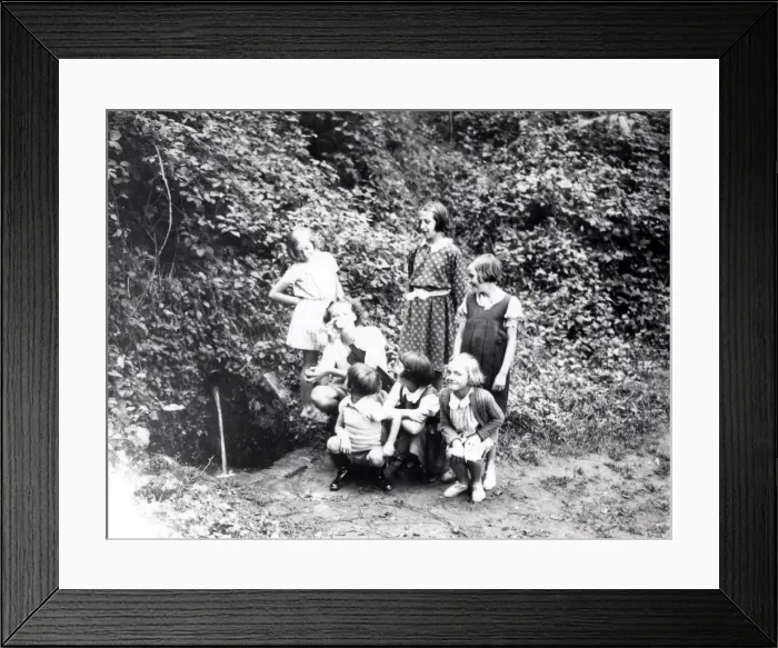 Framed Print : Evacuation Picture, September 1939 Framed Print : Evacuation Picture, September 1939