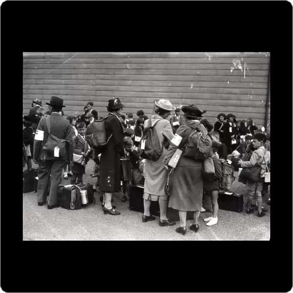 Crowd of evacuees and helpers, September 1939