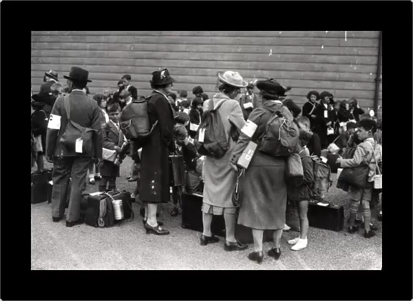Crowd of evacuees and helpers, September 1939