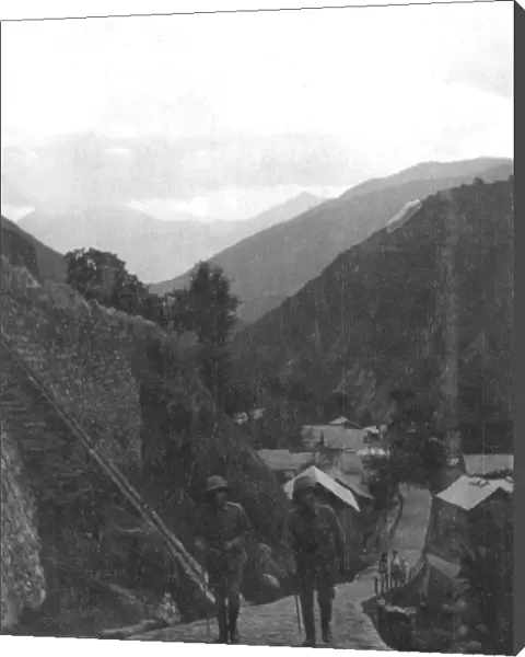RSR 2  /  6th Battalion, Soldiers on hill road, Chamba 1918
