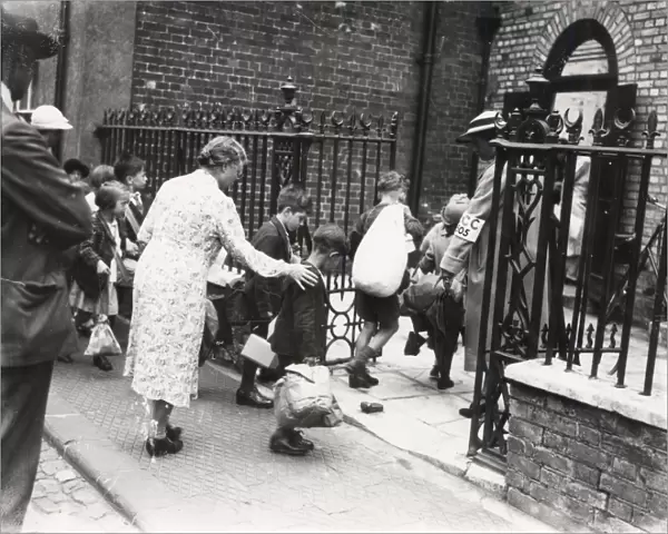 Evacuees arriving at hall, September 1939