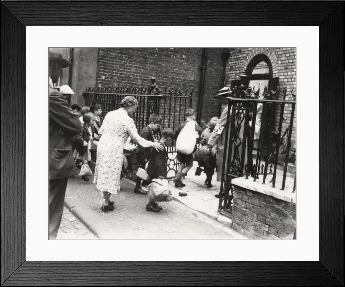 Framed Print : Evacuees arriving at hall, September 1939 Framed Print : Evacuees arriving at hall, September 1939