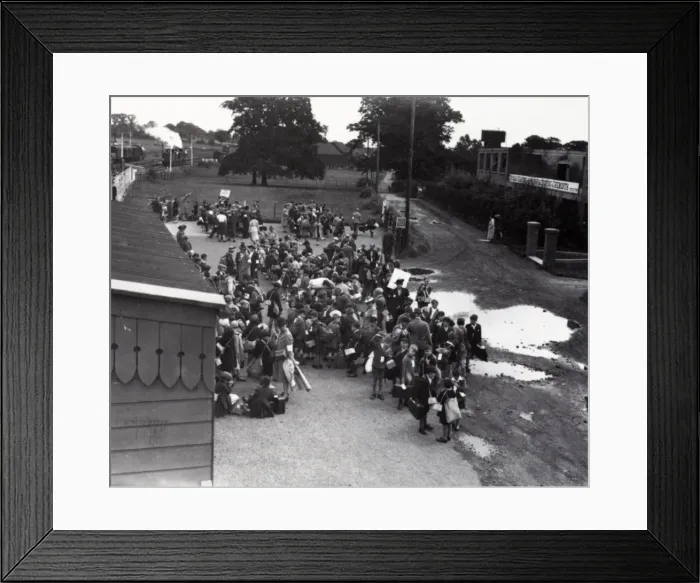 Framed Print : Evacuation Pictures, September 1939 Framed Print : Evacuation Pictures, September 1939