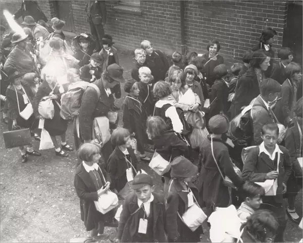 Evacuees waiting to catch the train, September 1939