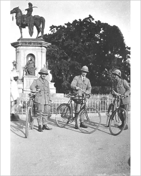 RSR 2  /  6th Battalion, Group by Maharajas statue, Bangalore