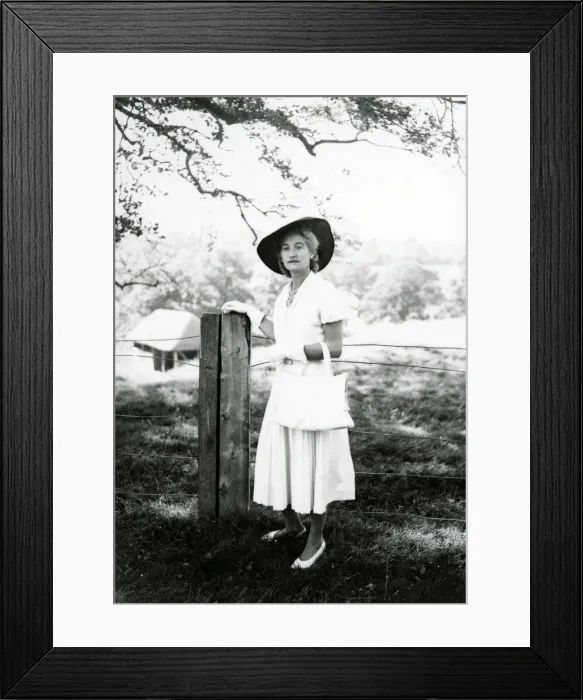 Framed Print : The Grooms mother ready for the Wedding - 2 October 1948 Framed Print : The Grooms mother ready for the Wedding - 2 October 1948