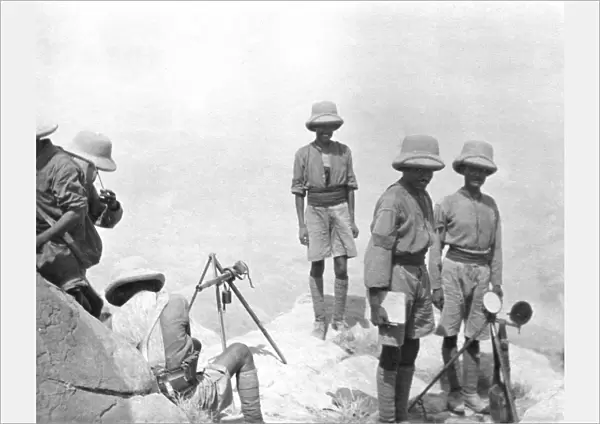 RSR 2  /  6th Battalion, Indian signalers with Heliograph'