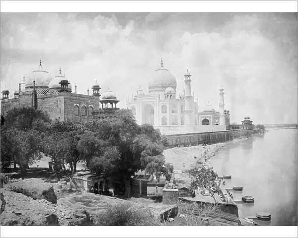 RSR 2  /  6th Battalion, Taj Mahal from river side'
