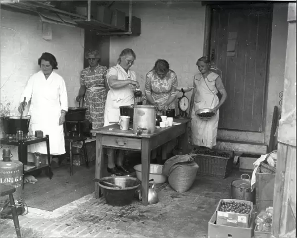 Lodsworth Womens Institute jam making, August 1943