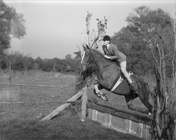Girl show jumping, 7 September 1962