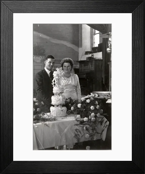 Framed Print : Cutting the cake at a wedding at Parham. Sussex