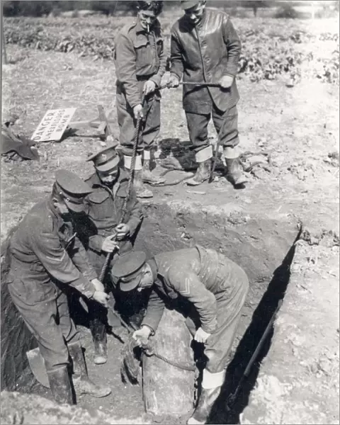 Royal Engineers bomb disposal team at work, [Mar 1941]