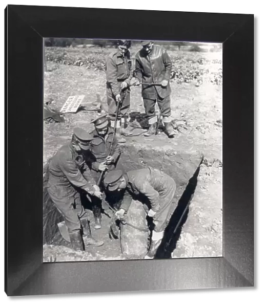 Royal Engineers bomb disposal team at work, [Mar 1941]