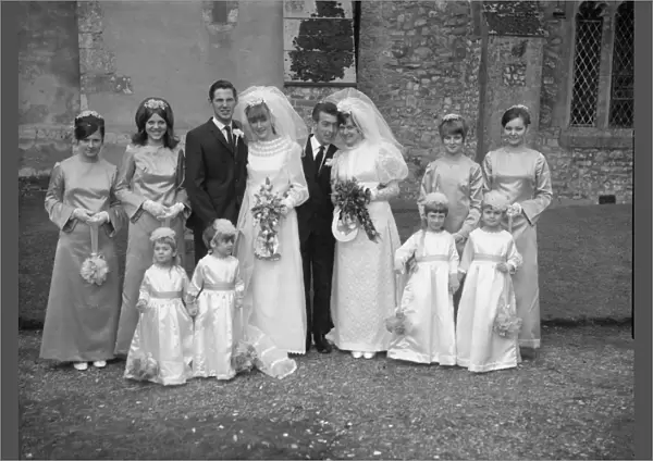Double Wedding group with eight bridesmaids