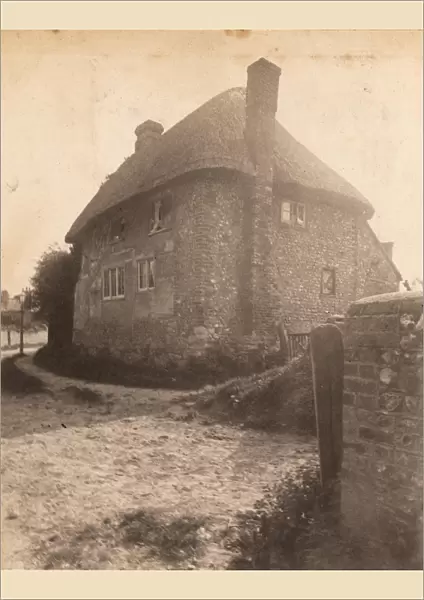An old thatched cottage in Steyning, 1912