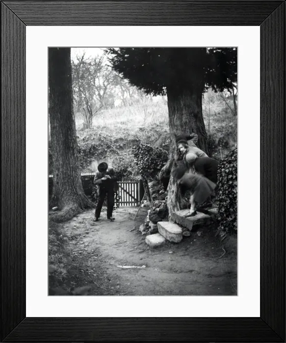 Framed Print : Four girls watching a country man lighting his pipe at Upperton, December 1935 Framed Print : Four girls watching a country man lighting his pipe at Upperton, December 1935