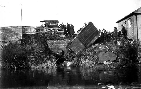 Accident to a lorry at the bridge at Coultershaw mill, Petworth 1922