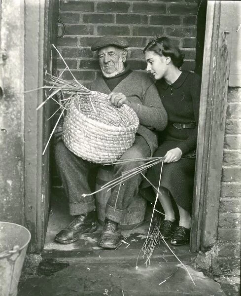 Bee Skep making at Camelsdale, 1937