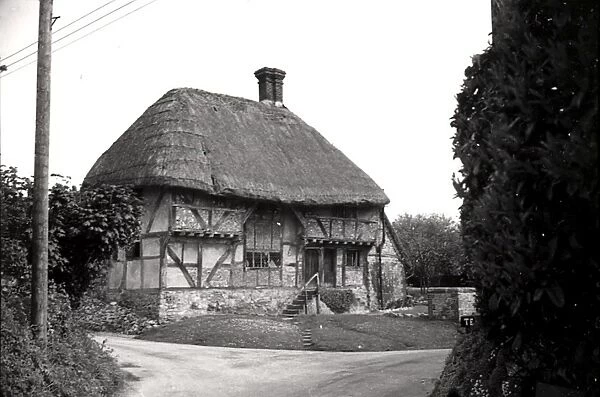 Bignor Old Shop. Thatched, timber-framed and daub Tudor house, also used as shop