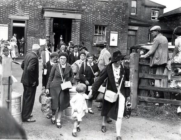 Children being evacuated, September 1939