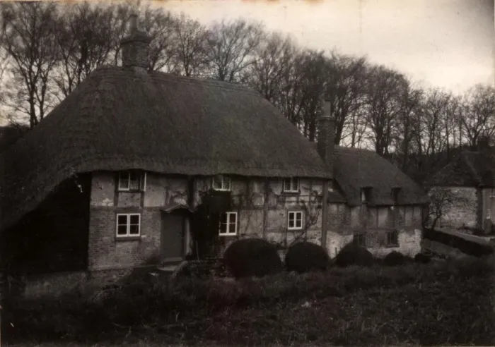 Framed Print : Cottage in South Harting, 1909 Framed Print : Cottage in South Harting, 1909