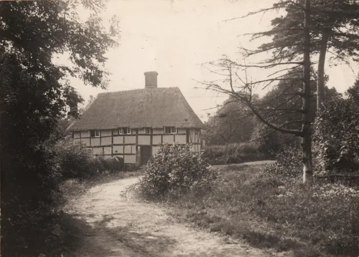 Framed Print : Cottages at Lindfield, 1908 Framed Print : Cottages at Lindfield, 1908