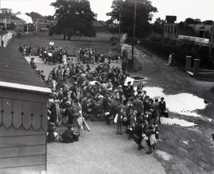 Framed Print : Evacuation Pictures, September 1939 Framed Print : Evacuation Pictures, September 1939