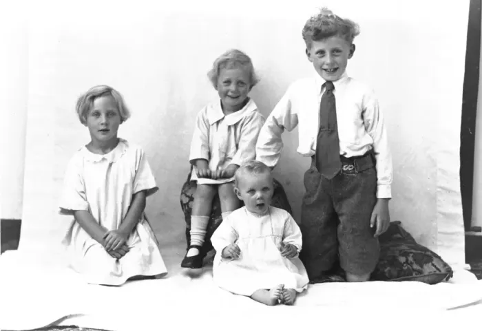 Framed Print : Family Group of 4 Children 1920s Framed Print : Family Group of 4 Children 1920s