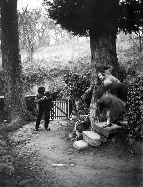 Four girls watching a country man lighting his pipe at Upperton, December 1935