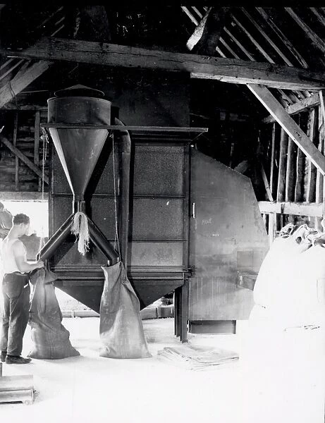 Grain Dryer at work. Warnham & Eartham - August 1943