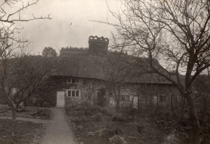 Framed Print : Hillside Cottage, Fittleworth, 1910 Framed Print : Hillside Cottage, Fittleworth, 1910