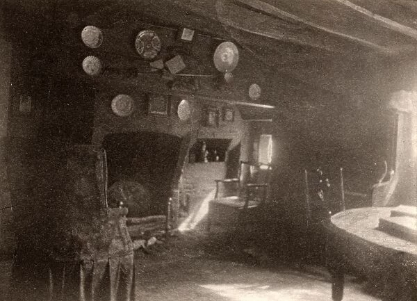 Interior of Peartree Farm, Billingshurst, 1910