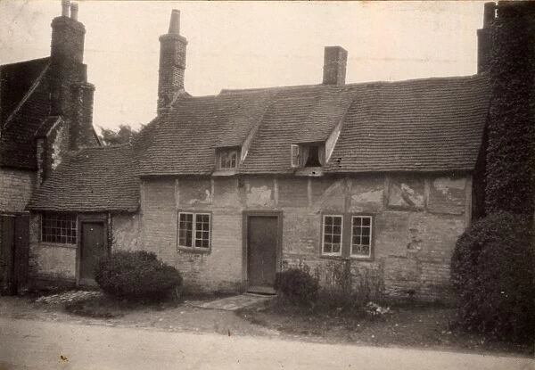 Old cottage in South Harting, 1909