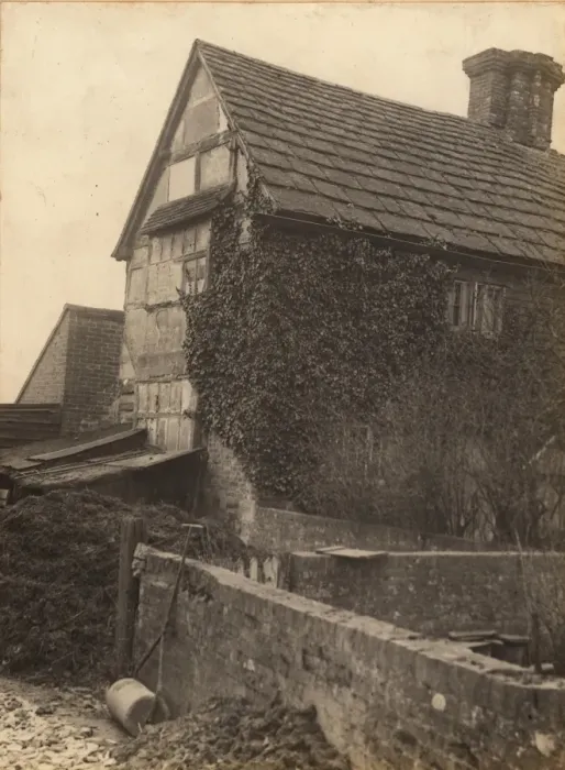 Framed Print : An old farmhouse in Slaugham, 1908 Framed Print : An old farmhouse in Slaugham, 1908