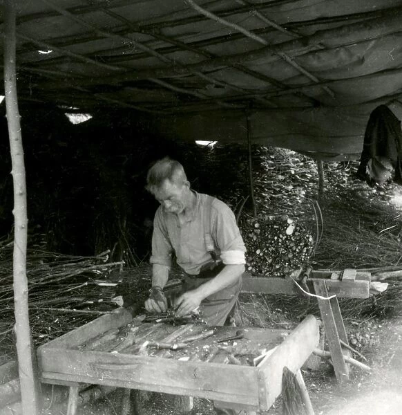 Pimpmaker at Work - May 1948