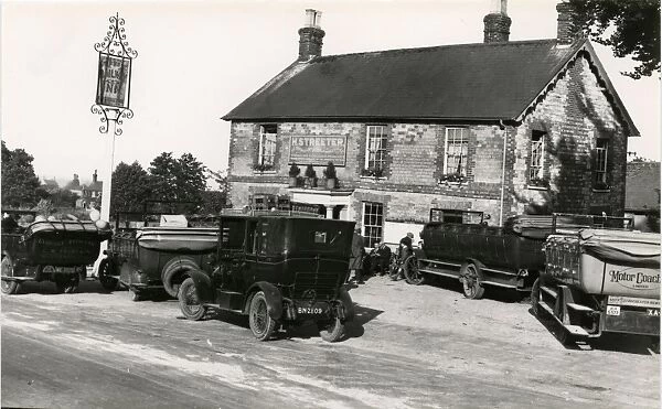 Railway Inn, Petworth, with parked cars and coaches, 1925