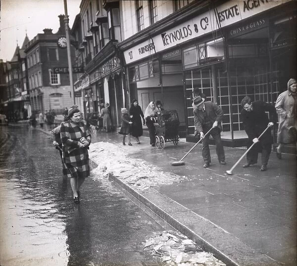 Reynolds and Co, High Street, Bognor Regis, February 1943