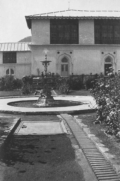 RSR 2  /  6th Battalion, Courtyard of Chamba Palace, 1918