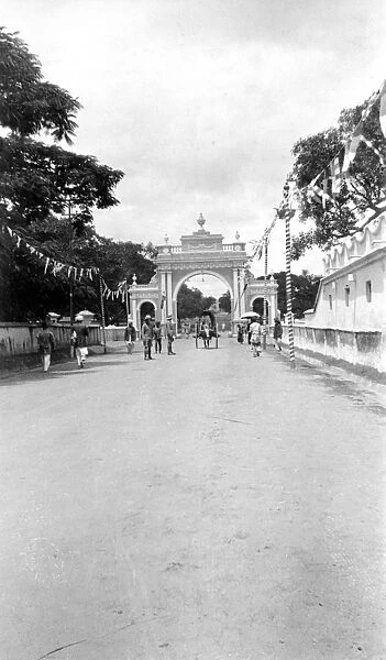 RSR 2  /  6th Battalion, Entrance to Curzon Park & Government House, Mysore 1916