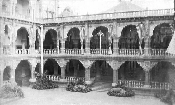 RSR 2  /  6th Battalion, Inside the Palace