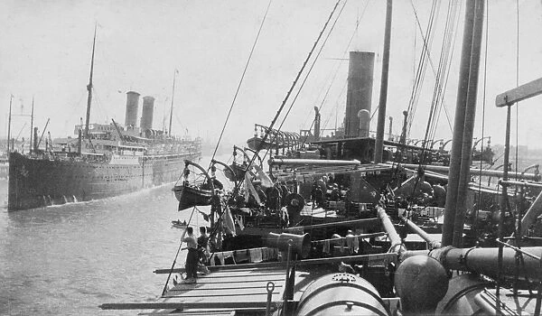 RSR 2  /  6th Battalion, Mail boat leaving Port Said, 1916