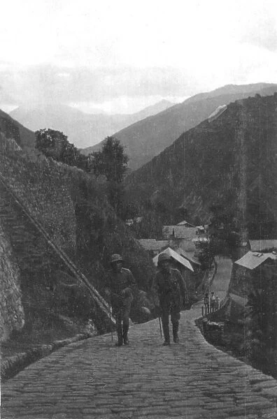 RSR 2  /  6th Battalion, Soldiers on hill road, Chamba 1918