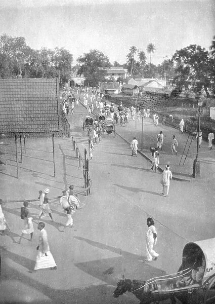 RSR 2  /  6th Battalion, Street scene, Madura, South India