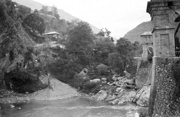RSR 2  /  6th Battalion, By suspension bridge, Chamba 1918
