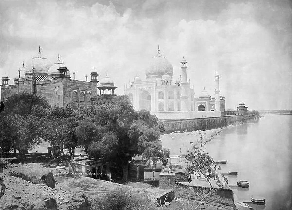 RSR 2  /  6th Battalion, Taj Mahal from river side'