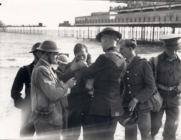 Sgt Babbage lighting a cigarette, Bognor, 26 Aug 1940
